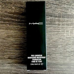 Mac Pro Longwear Nourishing Waterproof Foundation NC44